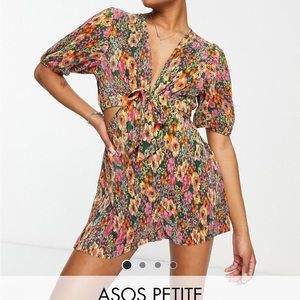 NWOT. Plisse Puff Sleeve Romper Colorful. ASOS